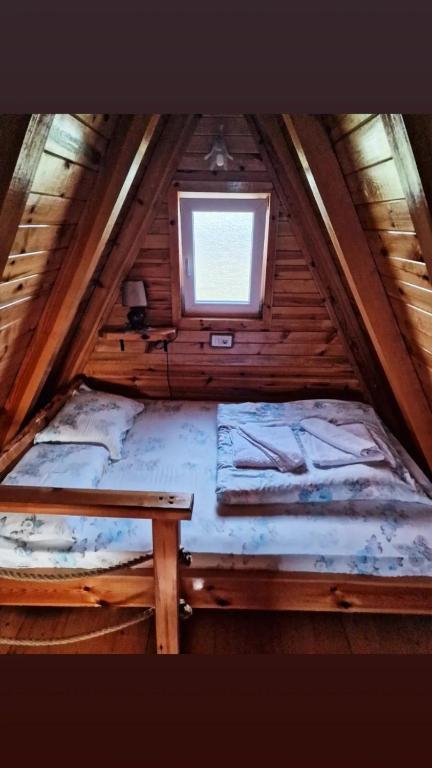 Voodi või voodid majutusasutuse Durmitorski konaci apartments toas