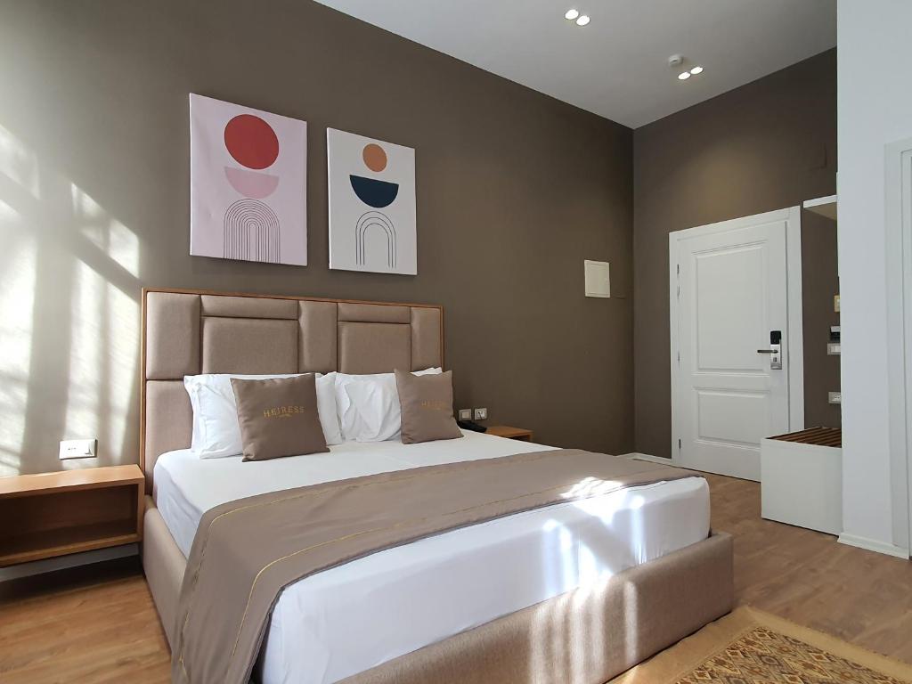 Postel nebo postele na pokoji v ubytování HEIRESS Hotel