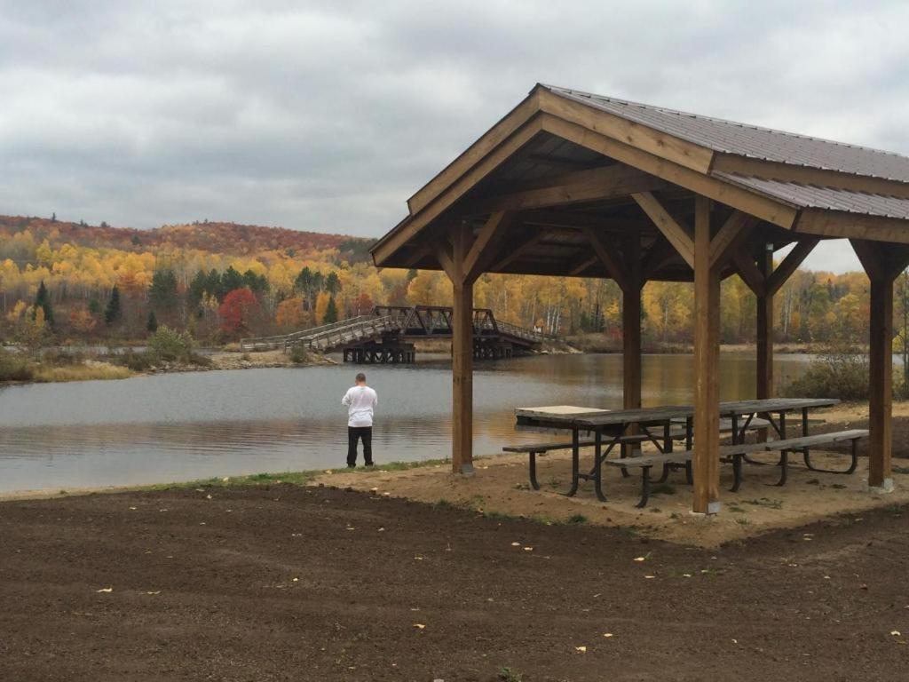 Four Seasons Algonquin Cabins, Madawaska (updated prices 2024)