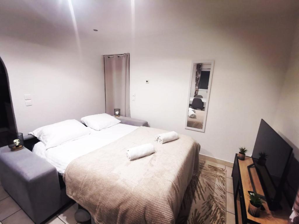 Ein Bett oder Betten in einem Zimmer der Unterkunft Maison Time Break Jacuzzi - 4 &eacute;toiles