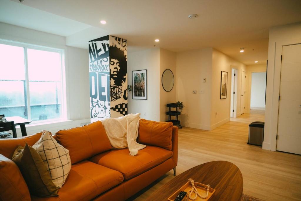 Ruang duduk di Chic Cozy Retreat - 2BR - Stunning North End Views