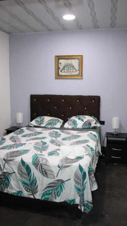Postel nebo postele na pokoji v ubytování Hostal Queens Deluxe