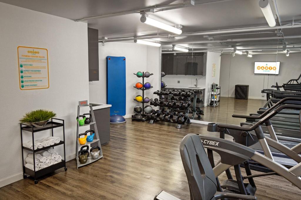 Fitness centrum a/nebo fitness zařízení v ubytování Oasis at Gold Spike