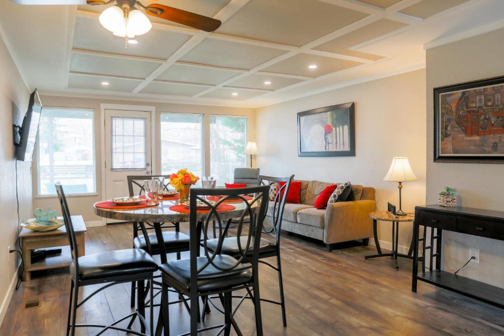 a dining room and living room with a table and chairs at Quiet Kennewick Condos in Kennewick
