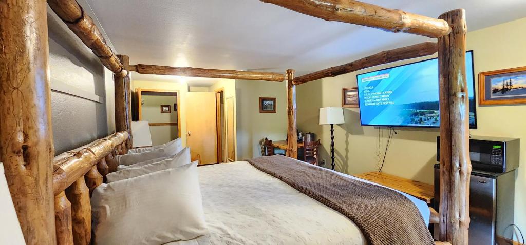 TV a/nebo společenská místnost v ubytování Nisqually Lodge