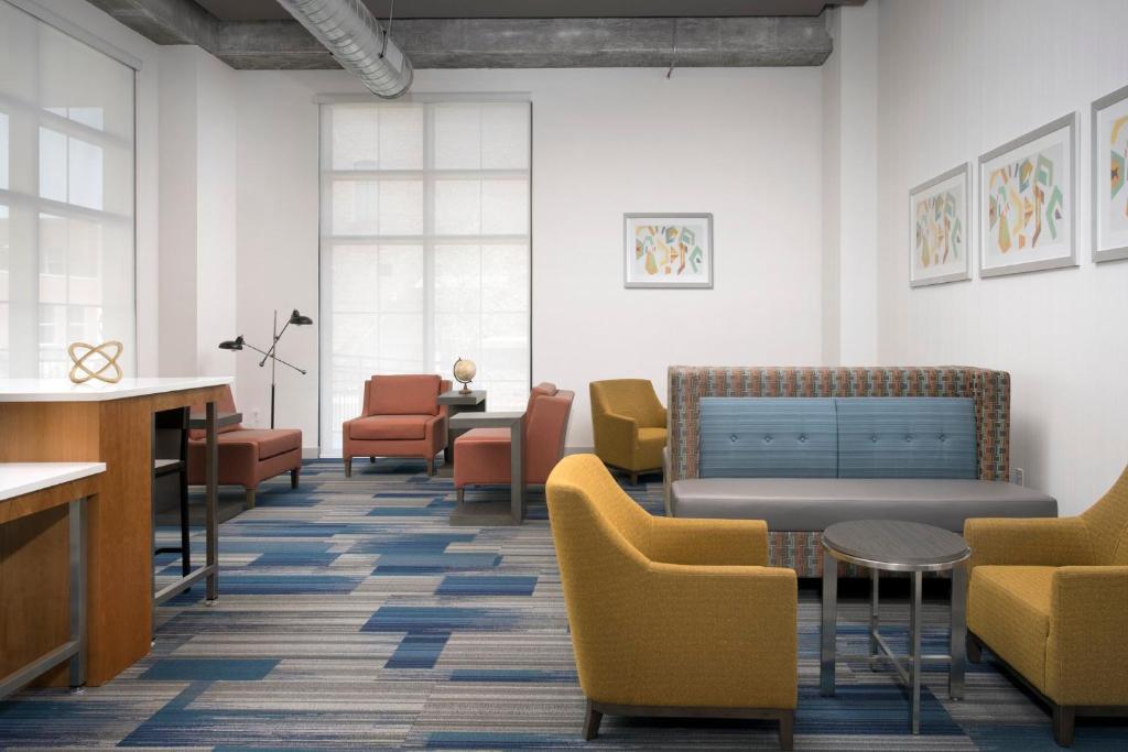 Holiday Inn Express Pensacola Downtown by IHG photo
