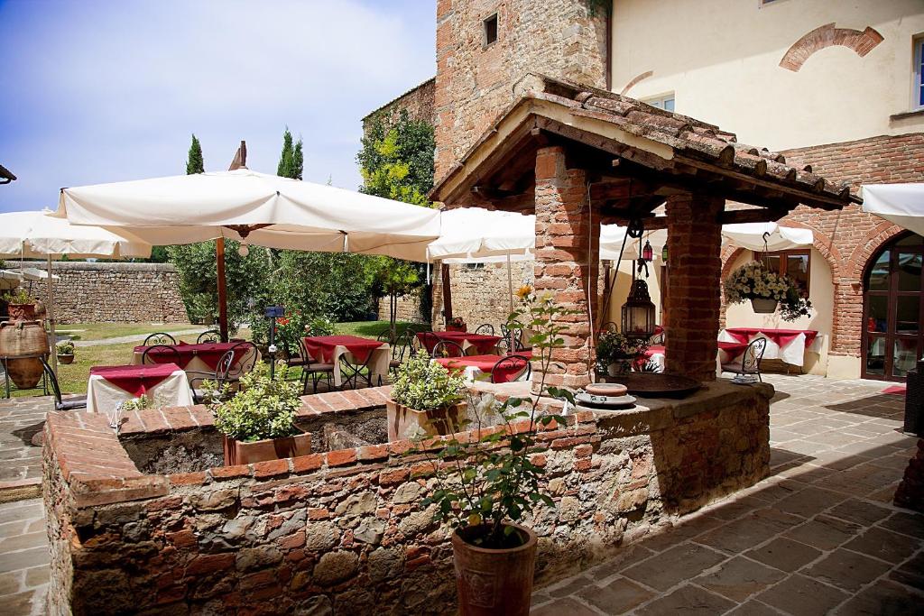 Restaurace v ubytování Borgo Sant'ippolito Country Hotel