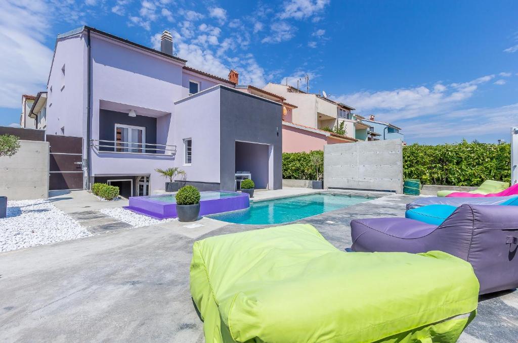 Family-friendly apartments with swimming pool Pjescana Uvala, Pula - 22778