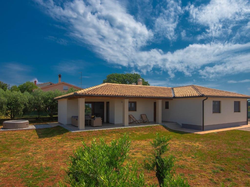 Holiday home with hot tub Valtura, Pula - 22784