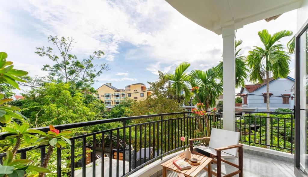 Balkón nebo terasa v ubytování Luna Verde Hotel Hoi An