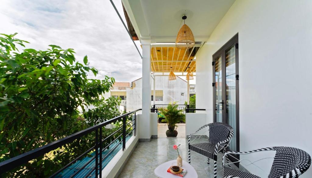 Balkón nebo terasa v ubytování Luna Verde Hotel Hoi An