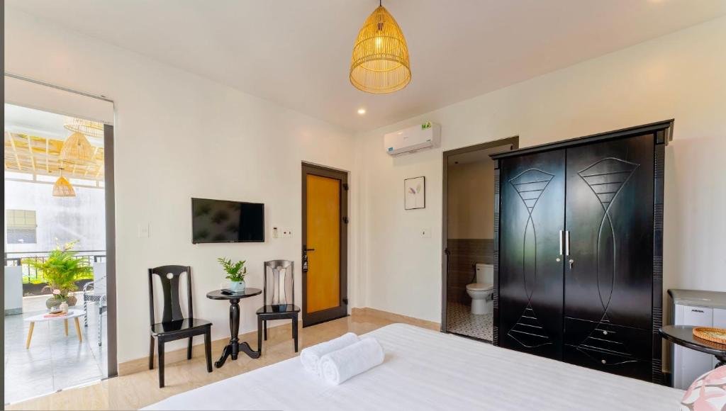 TV a/nebo společenská místnost v ubytování Luna Verde Hotel Hoi An