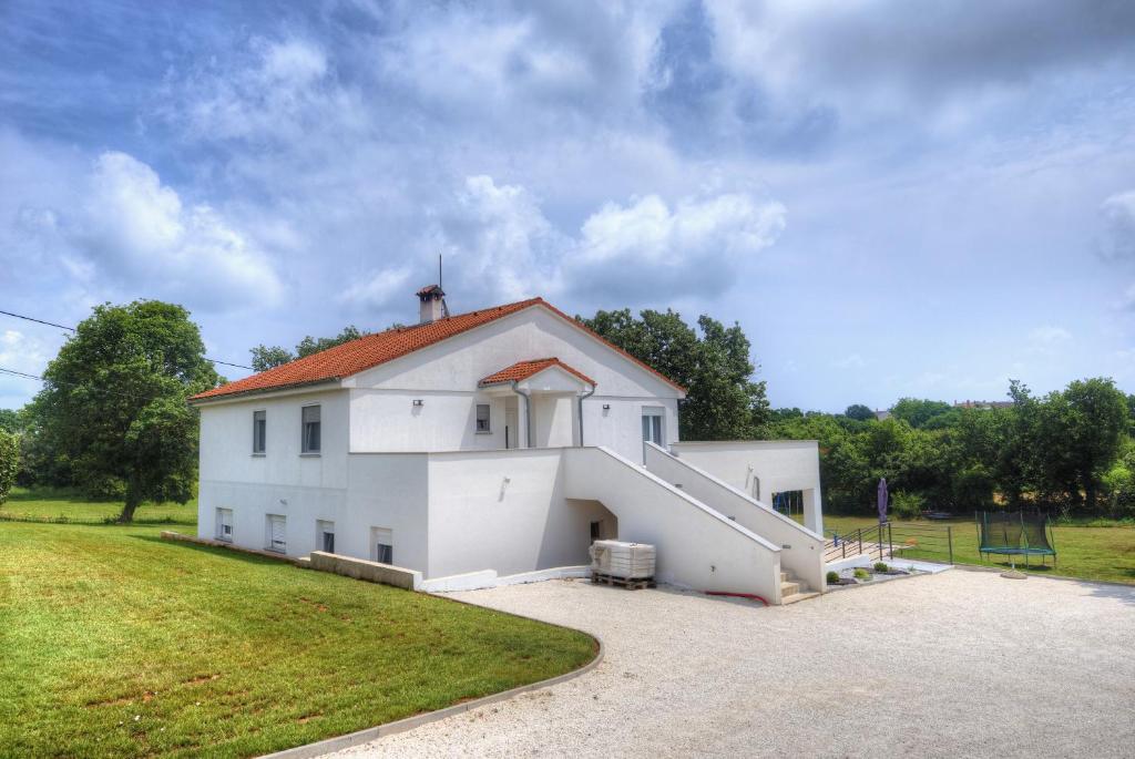 Apartments with parking space Valtura, Pula - 22791