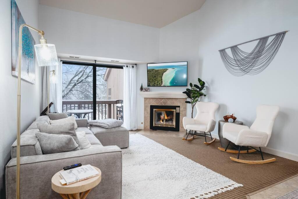Golfside Getaway - 2 Bedroom Condo Minutes To The Beach