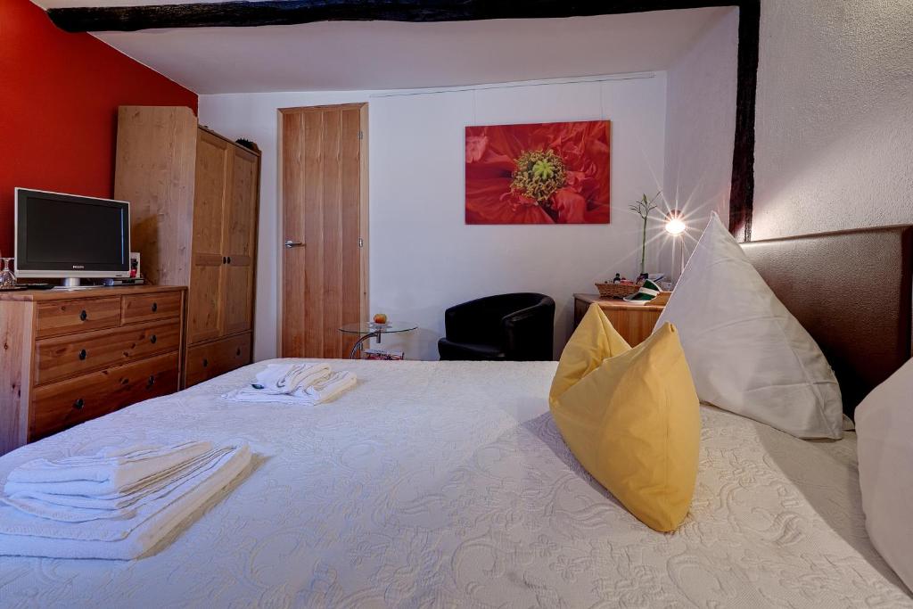 Postel nebo postele na pokoji v ubytování Hotel Kleine Radlerherberge