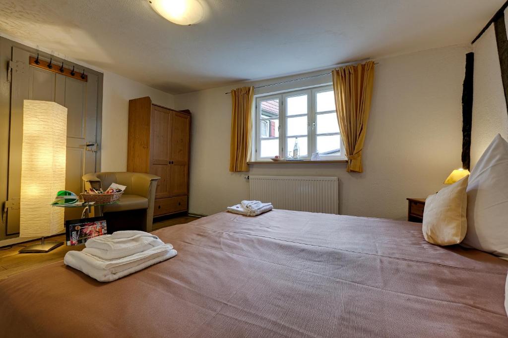 Postel nebo postele na pokoji v ubytování Hotel Kleine Radlerherberge