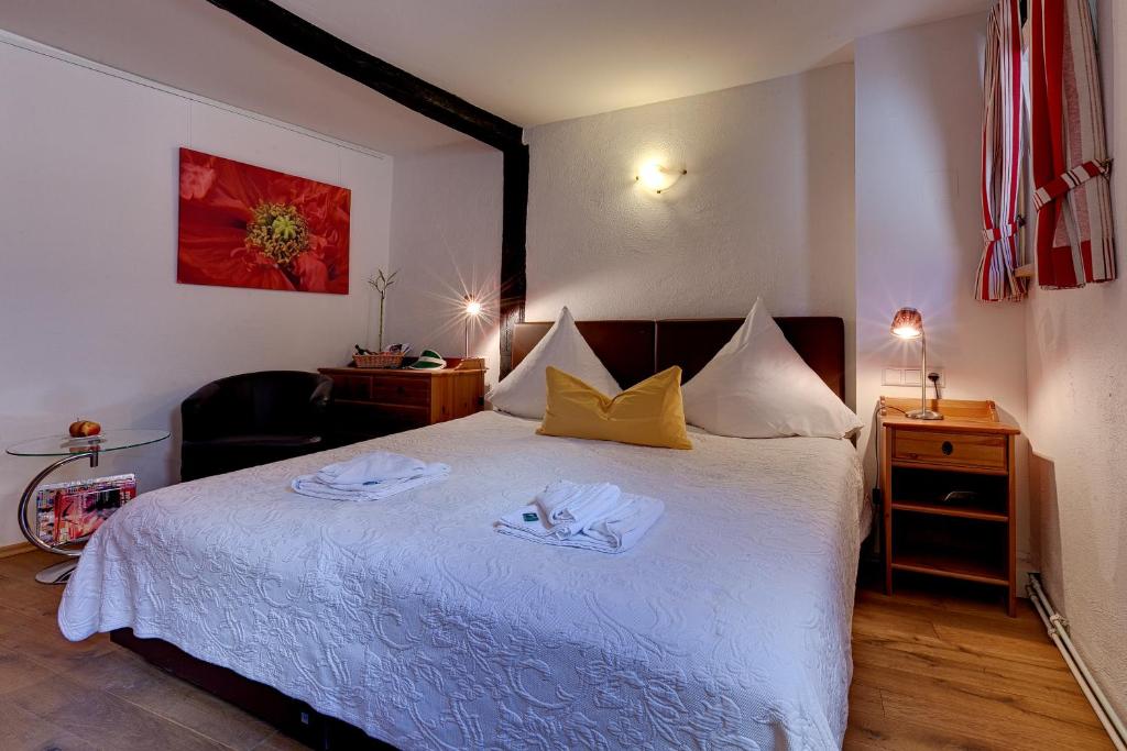 Postel nebo postele na pokoji v ubytování Hotel Kleine Radlerherberge