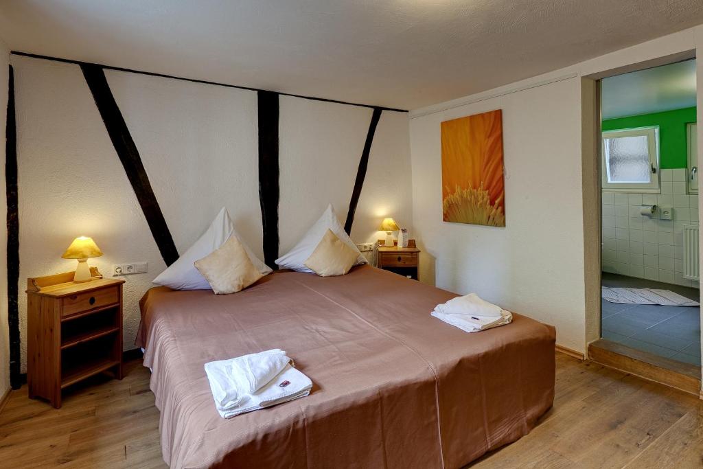 Postel nebo postele na pokoji v ubytování Hotel Kleine Radlerherberge