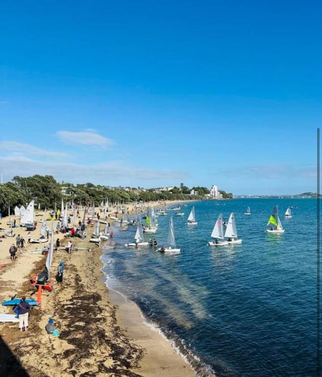 Delightful little house & Chateau Charme Suite - Resim 4