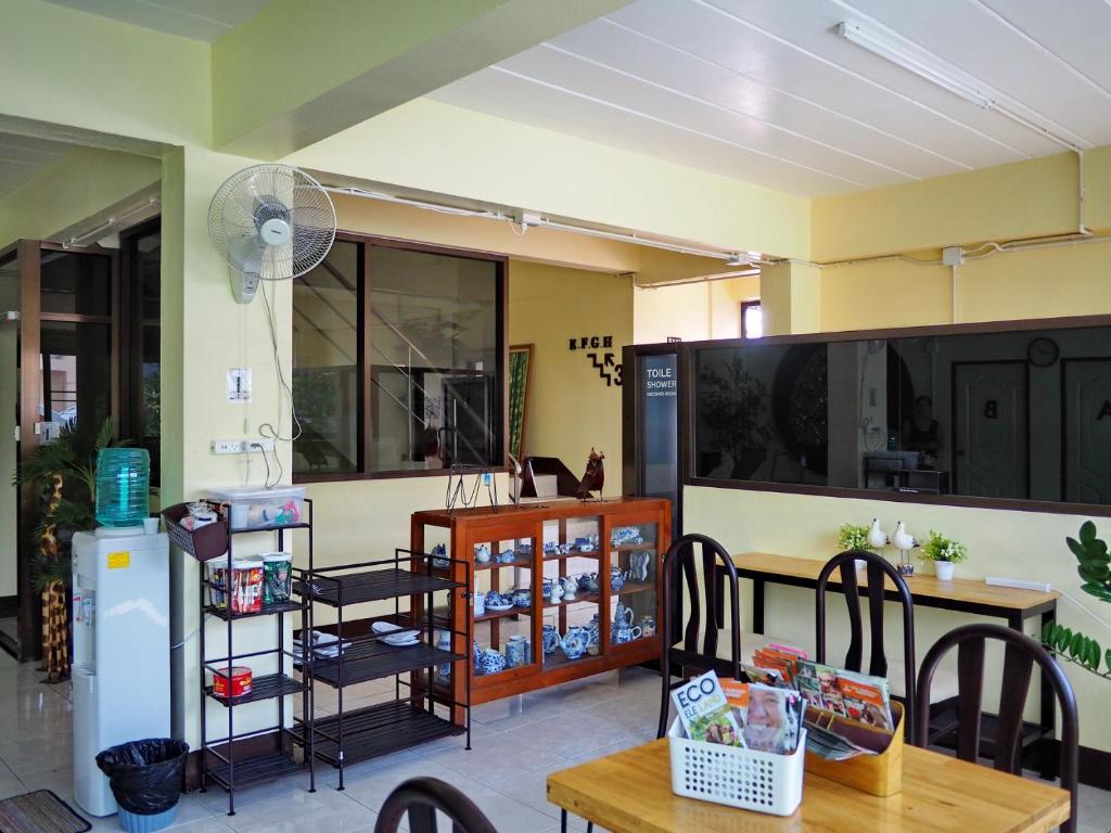 Kuchyň nebo kuchyňský kout v ubytování Inncome Hostel