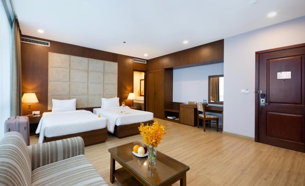 Suite Junior 2 Người + Minibar Miễn Phí