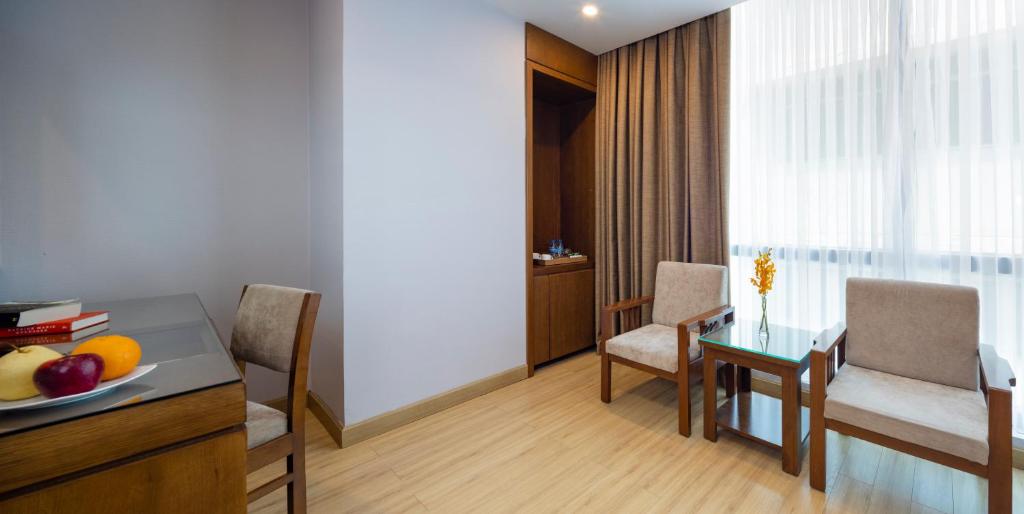 Suite Junior 2 Người + Minibar Miễn Phí