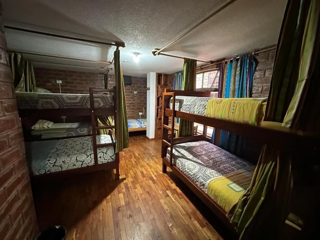 Postel nebo postele na pokoji v ubytování Hostal D´Mathias