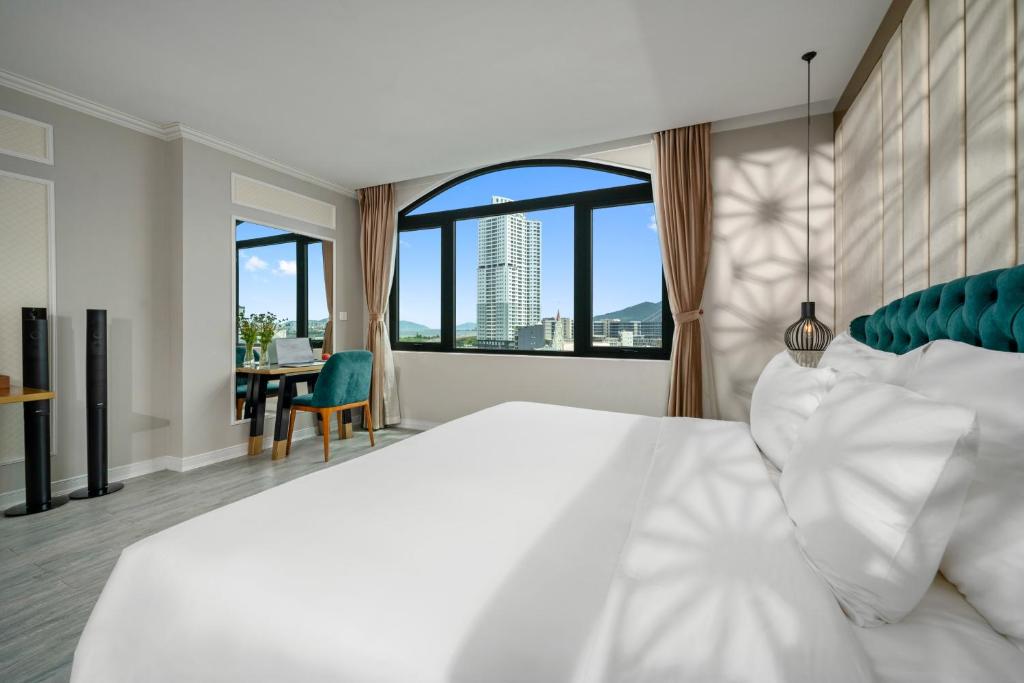 Postel nebo postele na pokoji v ubytování Lupin Boutique Hotel Danang