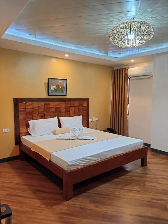 Postel nebo postele na pokoji v ubytování Norlu Cedec Midpoint Hotel