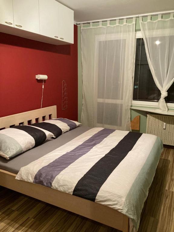 Postel nebo postele na pokoji v ubytování Apartmán Hodonín 7 7 7 2 3 4 1 9 4