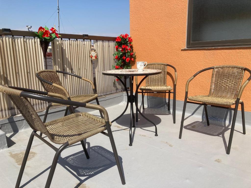 a group of chairs and a table on a patio at 3-min to Station,5BR, 1LR villa near Asakusa, 95平米5间卧室休息好 Stay Dream Hotel in Tokyo