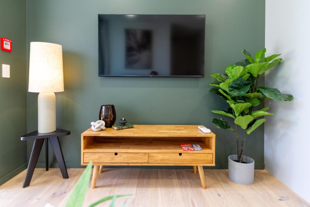 Unbeatable Central City Location 2 bed Single lvl - Resim 14