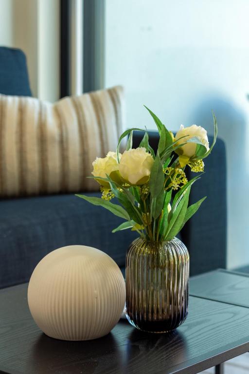 Unbeatable Central City Location 2 bed Single lvl - Resim 20