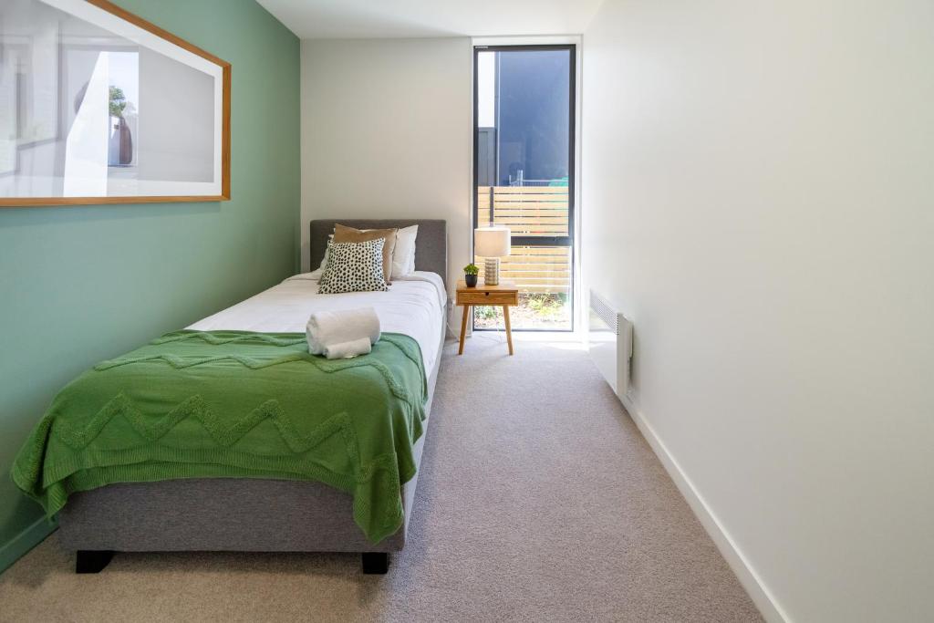 Unbeatable Central City Location 2 bed Single lvl - Resim 31