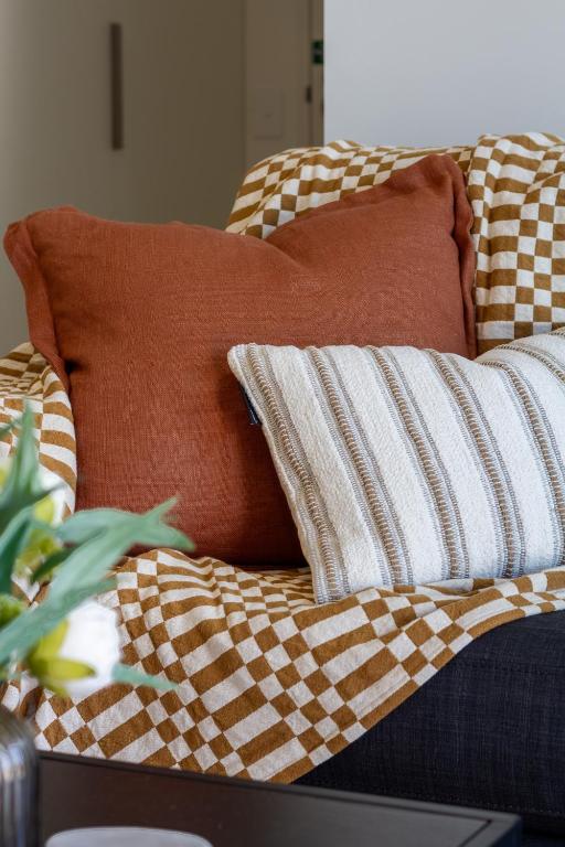 Unbeatable Central City Location 2 bed Single lvl - Resim 17