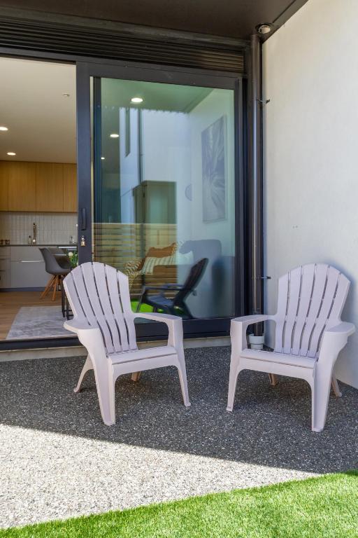 Unbeatable Central City Location 2 bed Single lvl - Resim 12