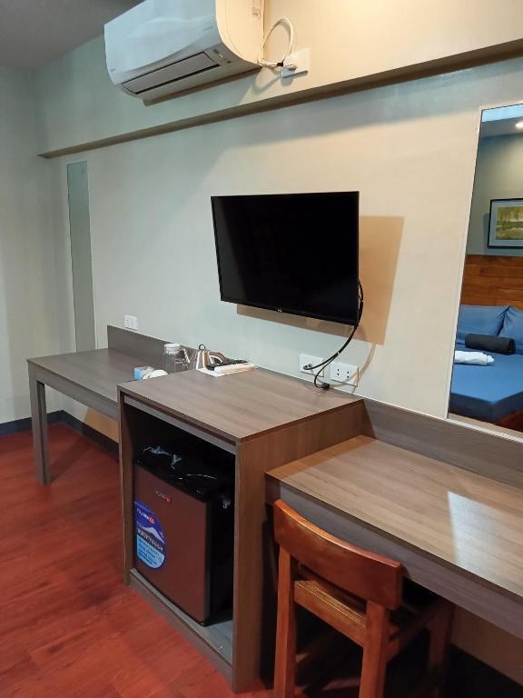 TV a/nebo společenská místnost v ubytování Norlu Cedec Midpoint Hotel