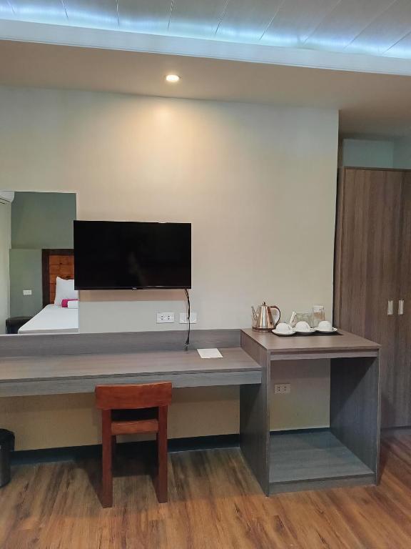 TV a/nebo společenská místnost v ubytování Norlu Cedec Midpoint Hotel