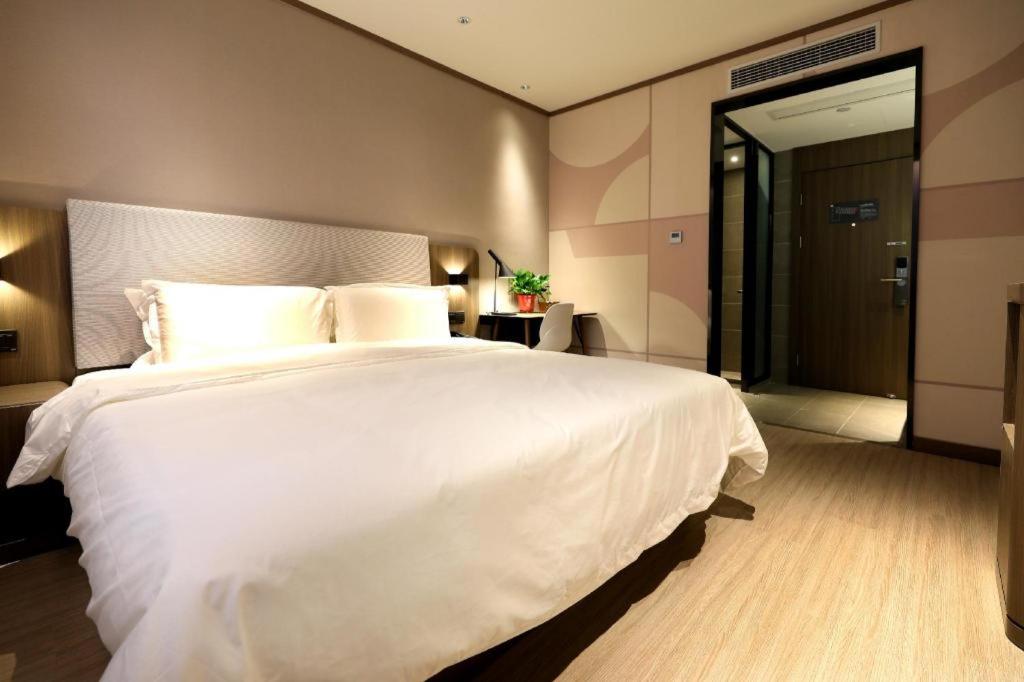 Krevet ili kreveti u jedinici u okviru objekta Hanting Hotel Zhengzhou Jingguang South Road
