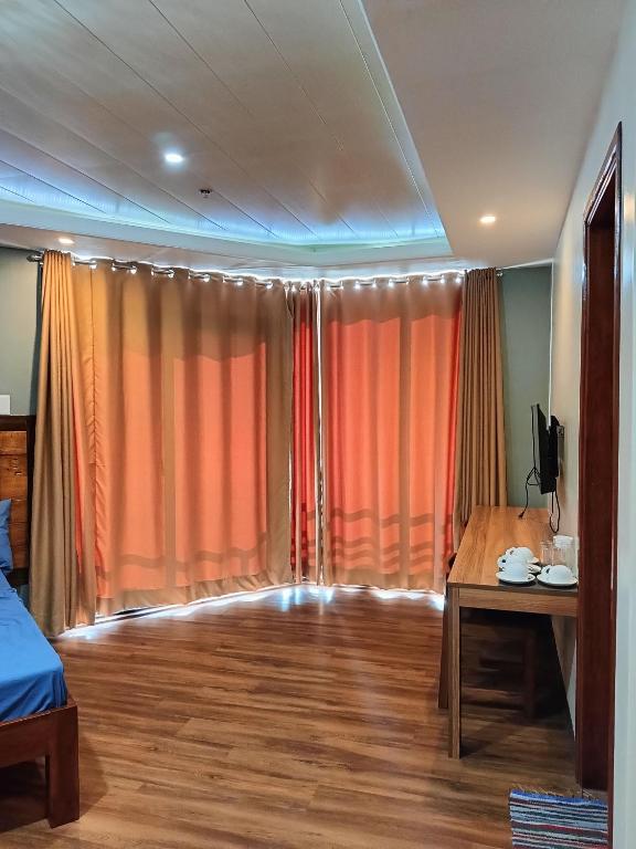 Postel nebo postele na pokoji v ubytování Norlu Cedec Midpoint Hotel