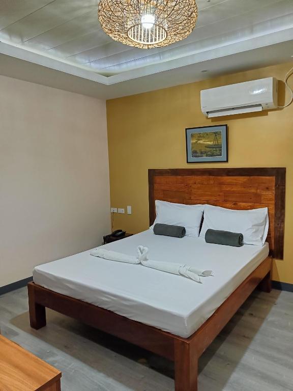 Postel nebo postele na pokoji v ubytování Norlu Cedec Midpoint Hotel