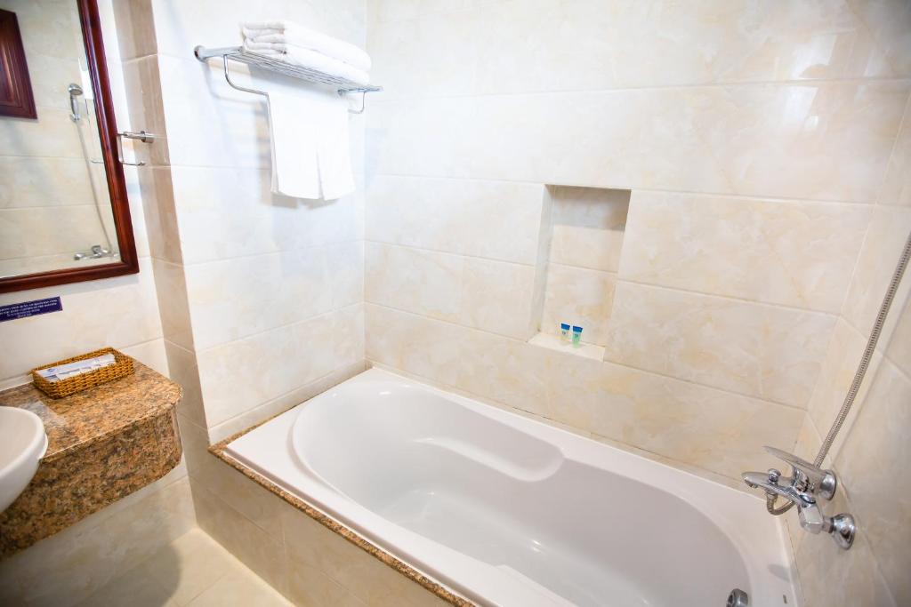 Hoa Binh PQ Resort - by BAY LUXURY - Deluxe Double Room With Sea View
