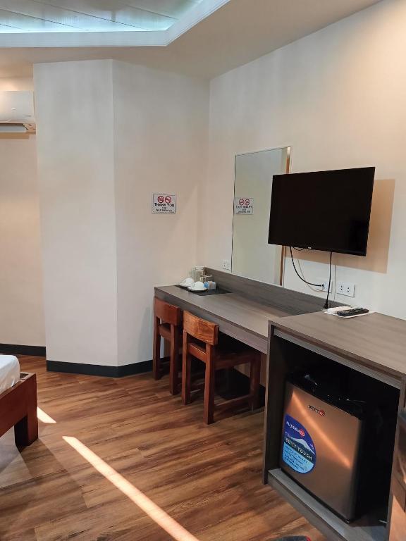 TV a/nebo společenská místnost v ubytování Norlu Cedec Midpoint Hotel