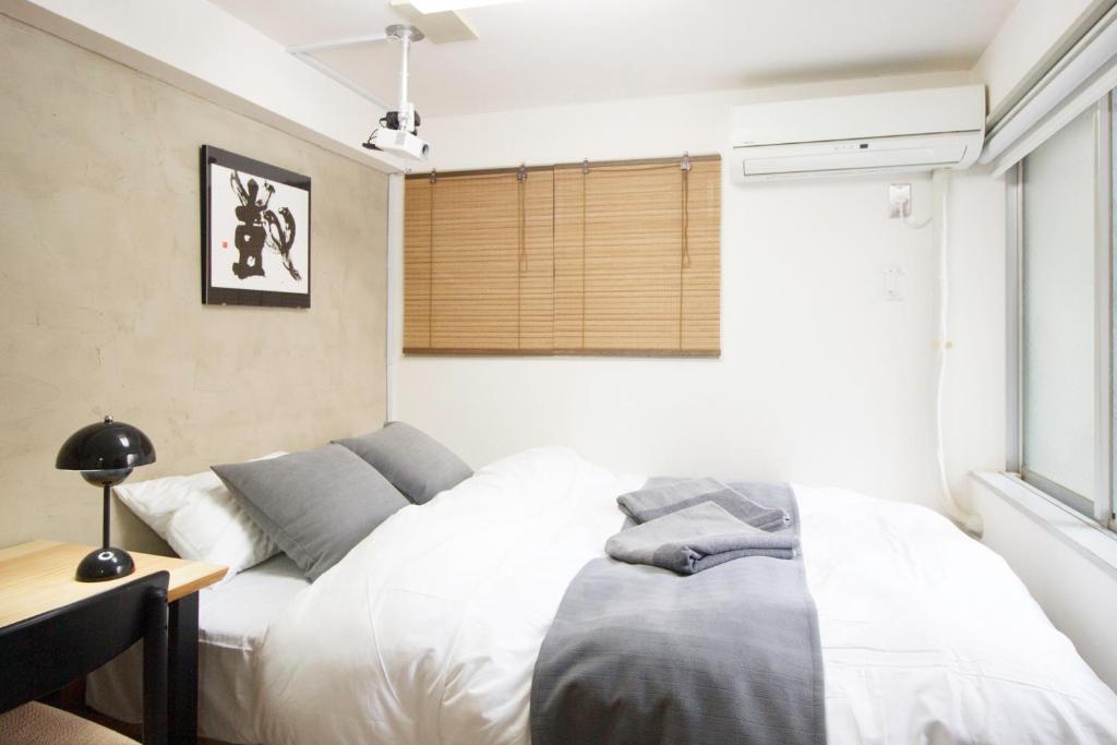 Postel nebo postele na pokoji v ubytování Kaku Studio Apartment Ikebukuro