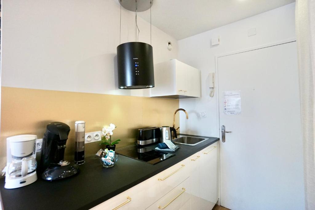 Modern stud’ *hyper centre* 50m de la mer* - Housity