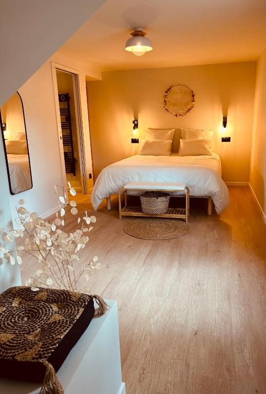 Postel nebo postele na pokoji v ubytování Gîte Ethic Simple & Chic