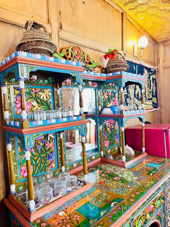 Fotografie z fotogalerie ubytování Houseboat New world v destinaci Šrínagar