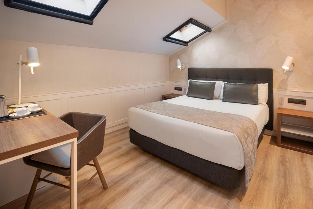 Cama o camas de una habitación en Catalonia Puerta del Sol
