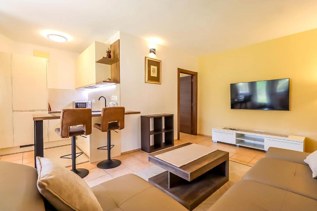 En TV eller et underholdningssystem på Apartments Primo - Pula