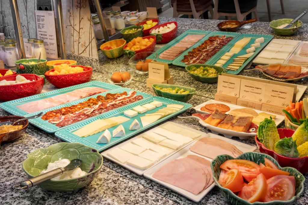 Comida en o cerca de este hotel